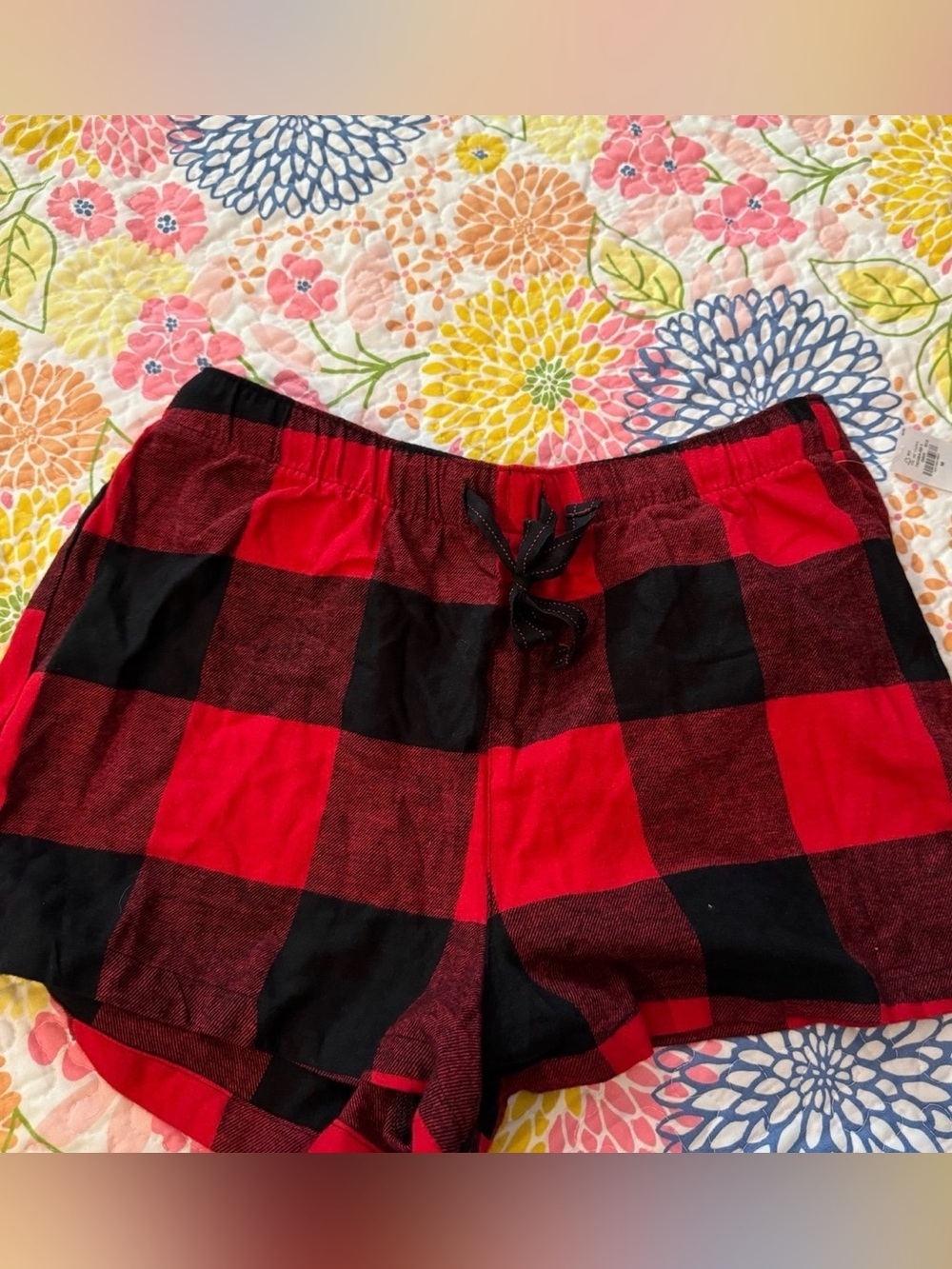 NWT medium old navy shorts